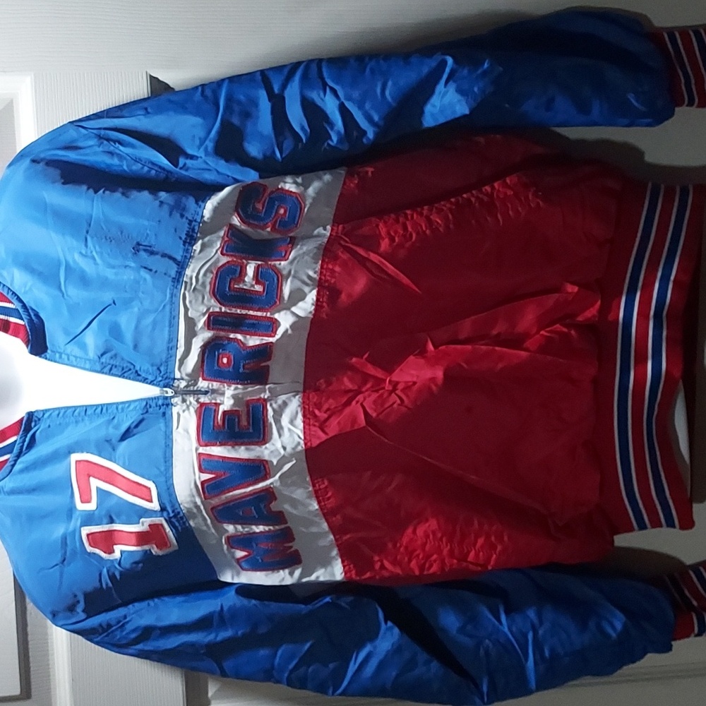 Vintage Mavericks #17Gorga Athletic WearSize Medium quarter Zip *slight stain*